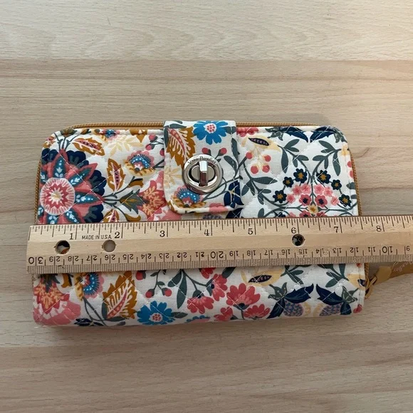 EUC - Vera Bradley Turnlock Wallet in Enchanted Mandala - Picture 11 of 12